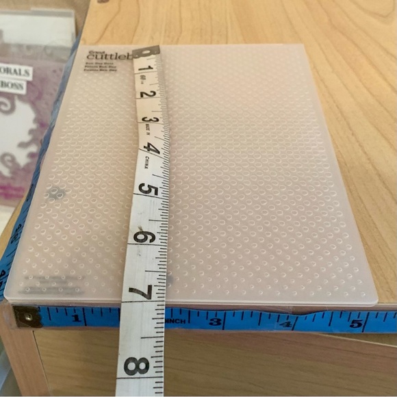 CRICIT CUTTLEBUG Embossing Folder OXFORD ONLY - Picture 9 of 9